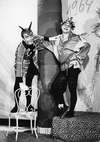 v.l.n.r.: Bruno Hotz und Werner Dietrich - Foto aus Nachlass von Werner Dietrich - Künstlermaskenball Kongresshaus - Zürich, 1964