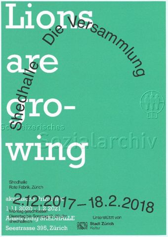 "Lions are growing - akustische Prinzipien / Shedhalle Die Versammlung" - "Lions are growing" in weissem Schriftzug und "Shedhalle Die Versammlung" in schwarzem ungleichmässigen Bogen auf grünem Grund