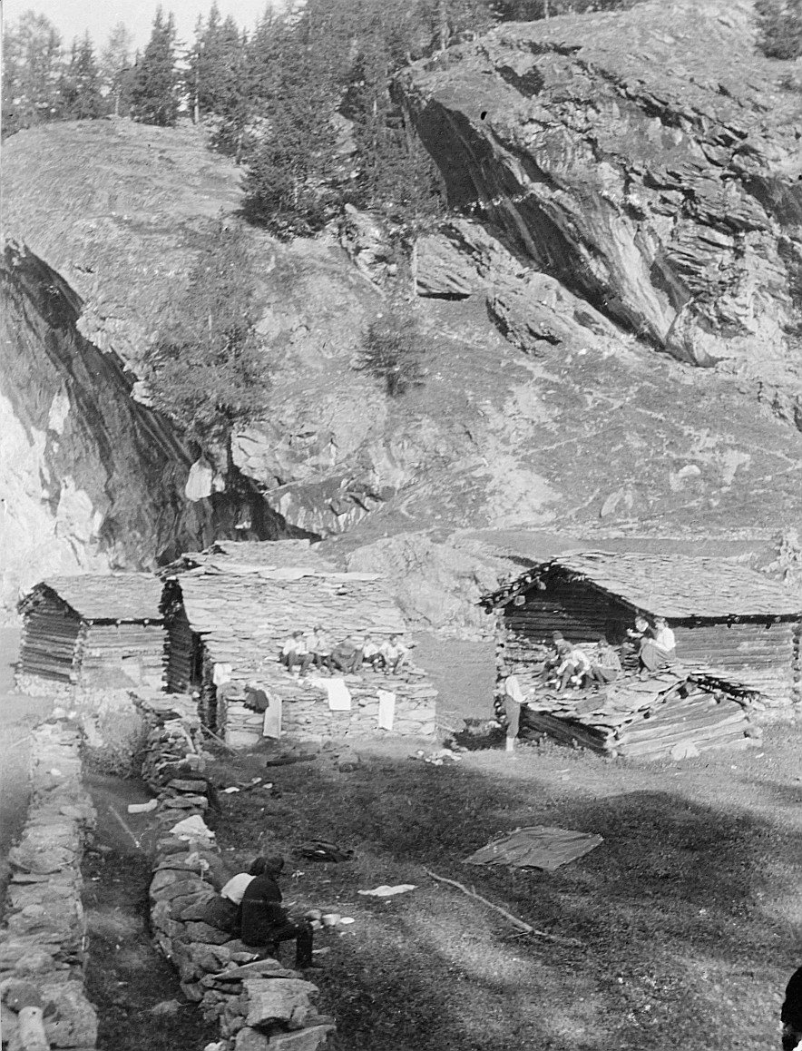 Ansicht der Alp La Fopa (1800 m.) - Wandervögel in Graubünden - Grosse Fahrt von Emmi Bloch (1887-1978) (1909)
