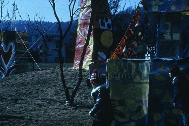 "Spielaktion Spreitenbach" - Junge in der bunten Anlage; um 1975