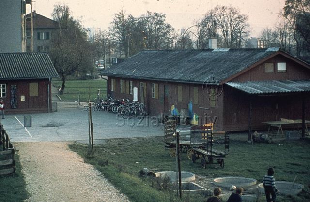 "Robinsonspielplatz Allmend, Basel" - Teilansicht der Anlage; um 1975