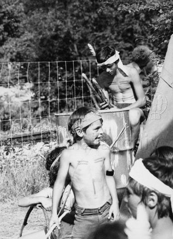 "Spielaktion Winterthur" - Kinder verkleidet als Indianer; 1976