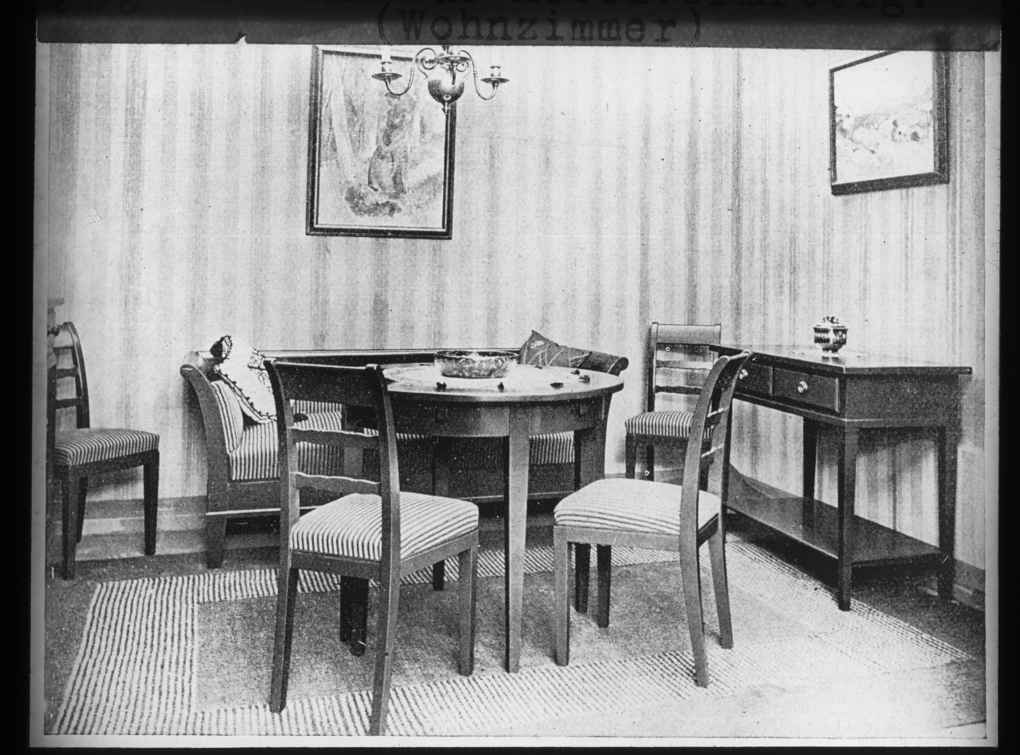 Dia: Ausstellungsraum der Genossenschaft für Möbelvermittlung.