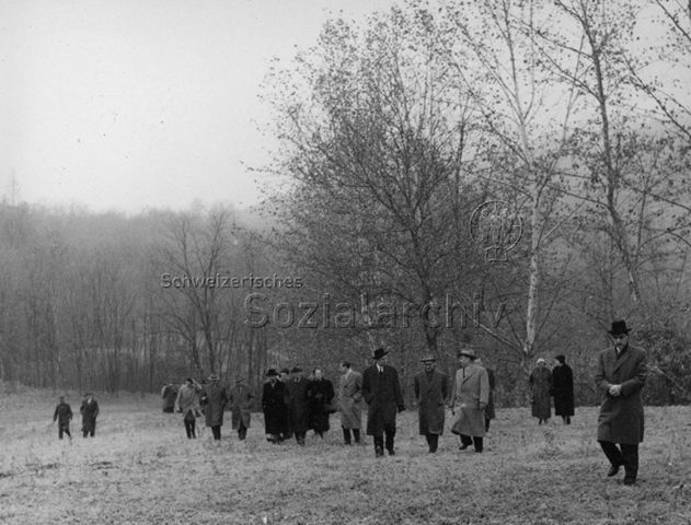 Bosco della Bella, Feriendorf für kinderreiche Familien, "Eröffnung" - unterwegs auf dem Gelände; 1962