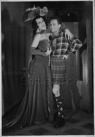 Bertie Wolf (links) als Transvestit - ca. 1942-1947