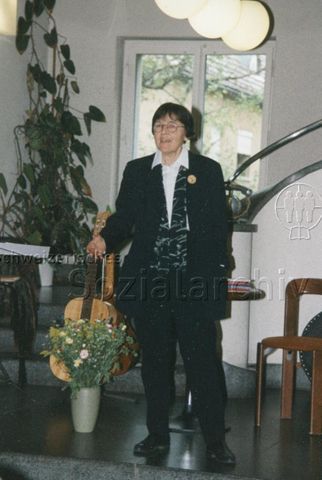 "Ausstellung 60 Jahre Atlantis-Kinderbücher, Vernissage in Zürich zur Eröffnung der Wanderausstellung" - Frau hält eine Rede; 29.04.1997