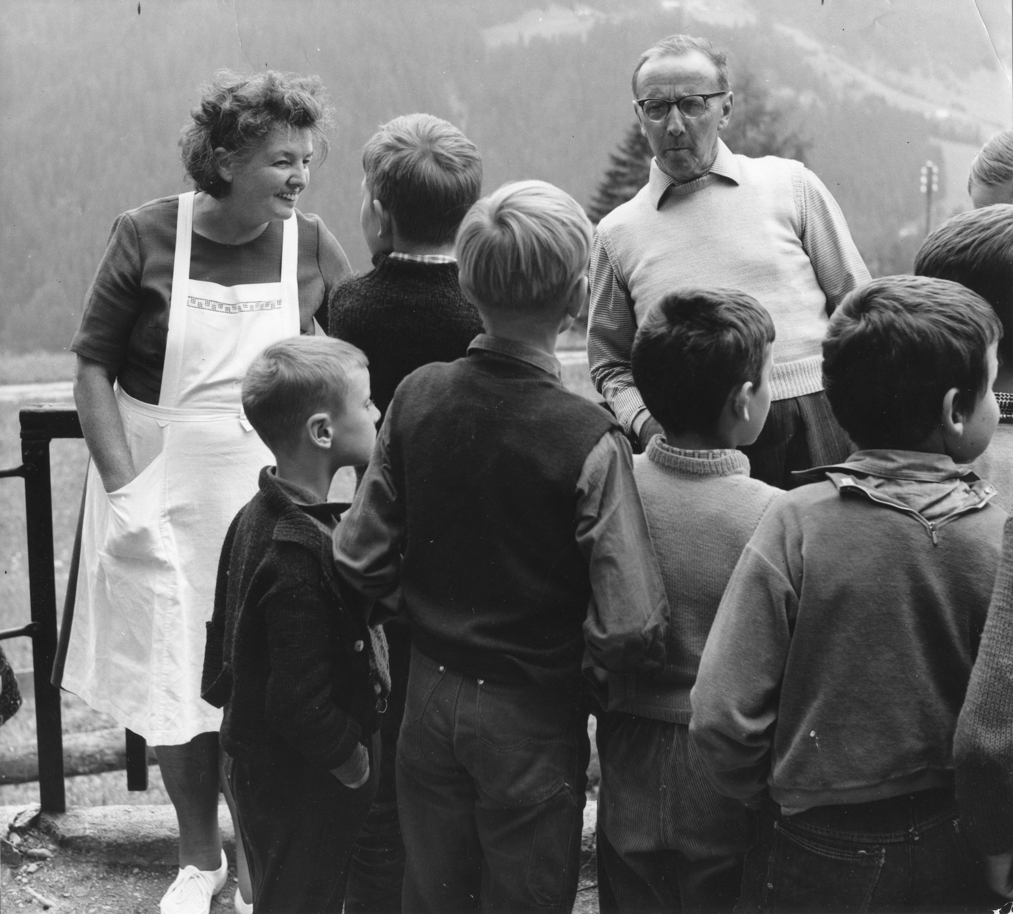 "Malix, Ehepaar Lehner, Heimeltern, Nold Lehner ehem. Heimleiter Malix"; Heimkinder und ihre Heimleiter