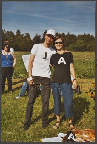 Aktion der HAZ: "Rainbow-Wolke of Love" im Vorfeld der kantonalen Abstimmung zum Partnerschaftsgesetz (08.09.2002)<br>