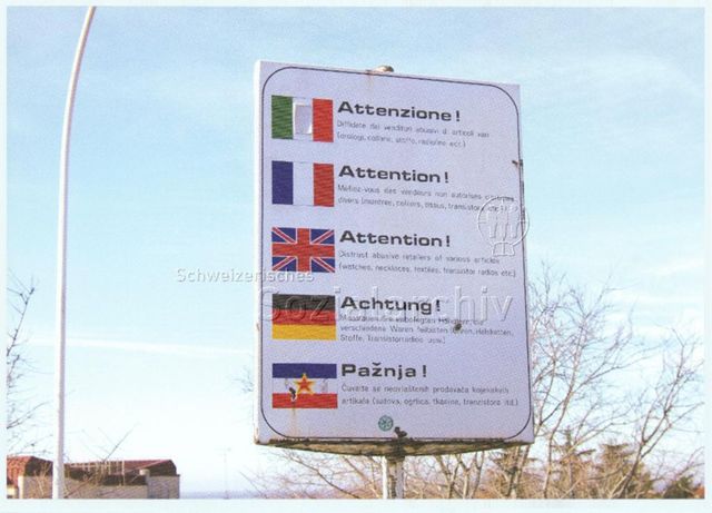 "Migrantinnen aufgepasst! Misstraut unbefugten Systemen!" - Warnschild in 5 Sprachen vor unbefugten Händlern