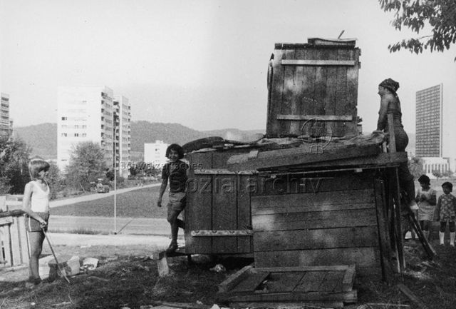 "Robinsonspielplatz Spreitenbach AG" - Selbstgebaute Holzhütte; 1973