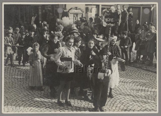 Gidio-Hosetoss-Umzug in Herisau, Februar 1947