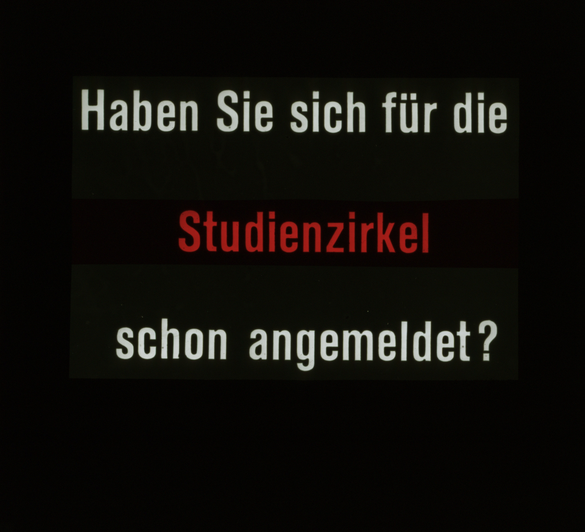 Dia mit Text: "Haben Sie sich für die Studienzirkel schon angemeldet?".