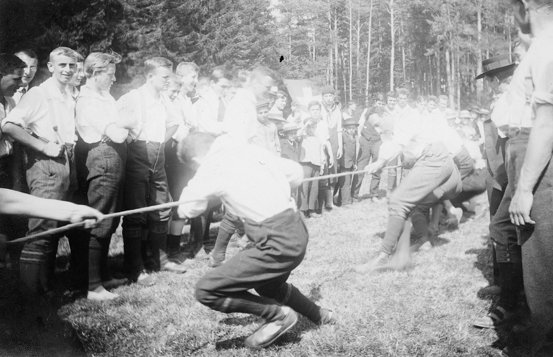 Seilziehen an der Wandervogel-Landsgemeinde (1914 oder 1915)