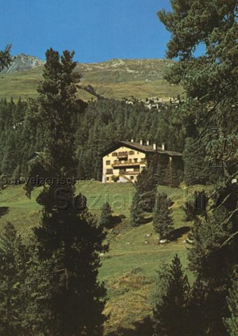 Mütter-Erholungsheim "Spuondas", St. Moritz - Aussenansicht; um 1975