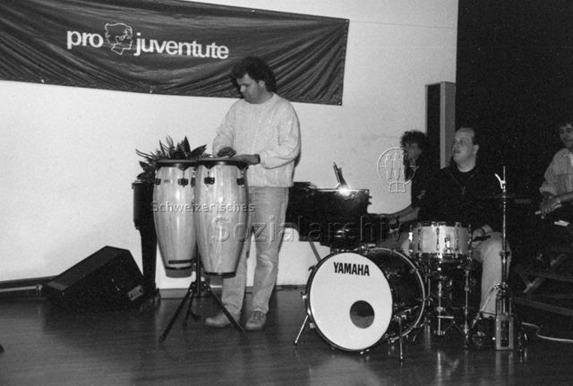 Veranstaltung - Die Band 'May Day' tritt auf; um 1995