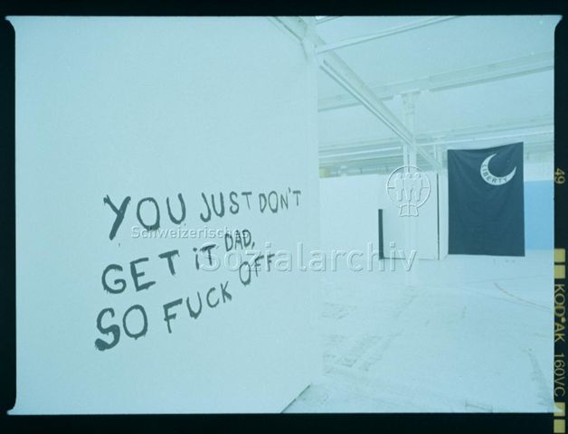Ausstellungsansicht, Anschrift "You don't get it dad, so fuck off" - "Liberty"