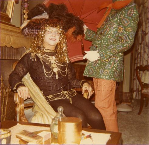 Foto aus Nachlass von Werner Dietrich (im Bild) - Fasnacht bei Bruno Hotz, Färberstrasse 30, ca. 1965