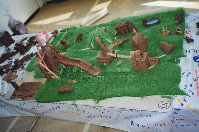 "Spielplatzplanung Aarau" - Gebasteltes Modell für den Spielplatz; 2001