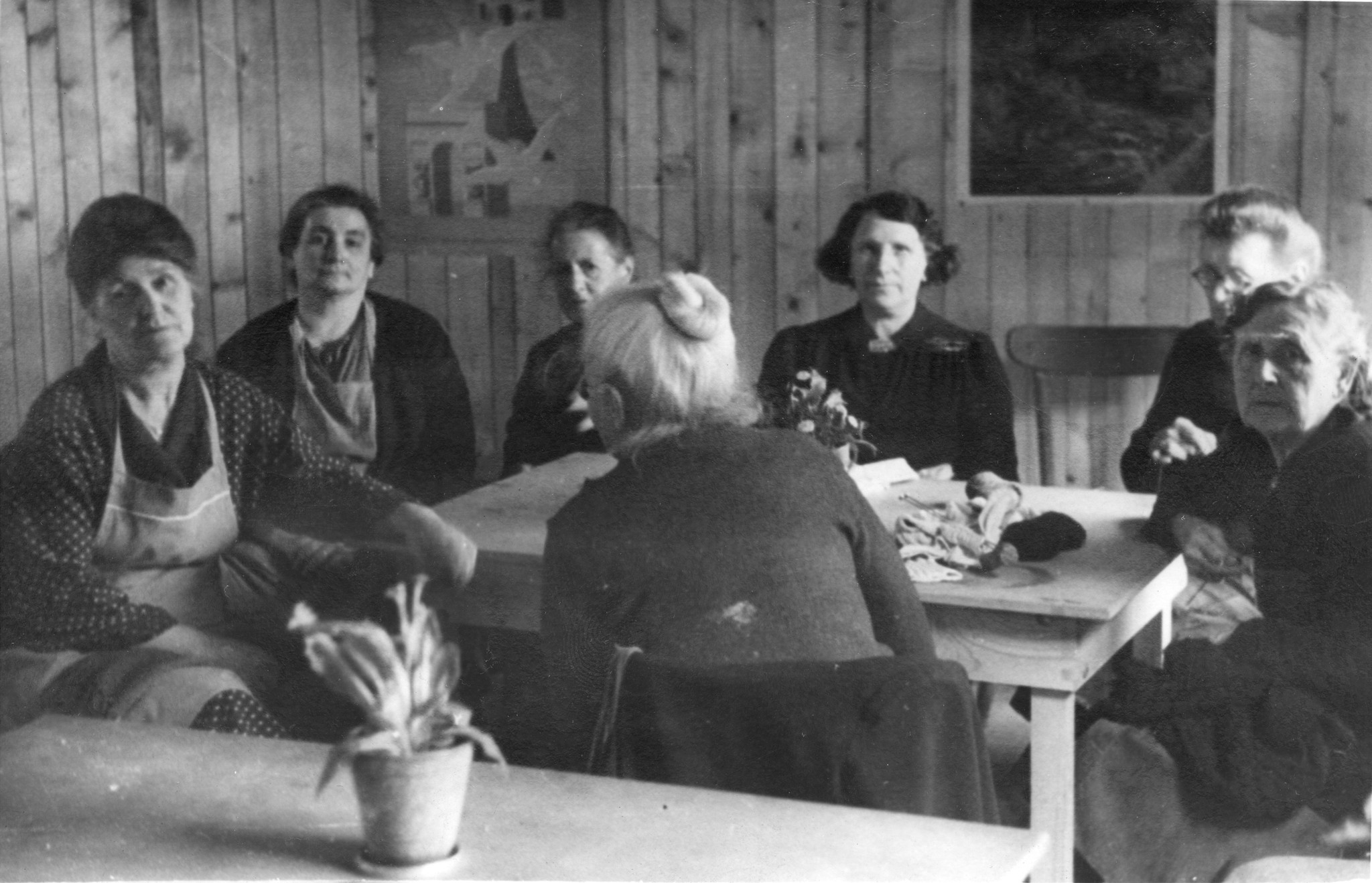 "Fives [Stadtviertel von Lille, Nord-Pas-de-Calais] Mai 1947 Foyer Populaire", Arbeiterinnen im SAH-Sozialzentrum