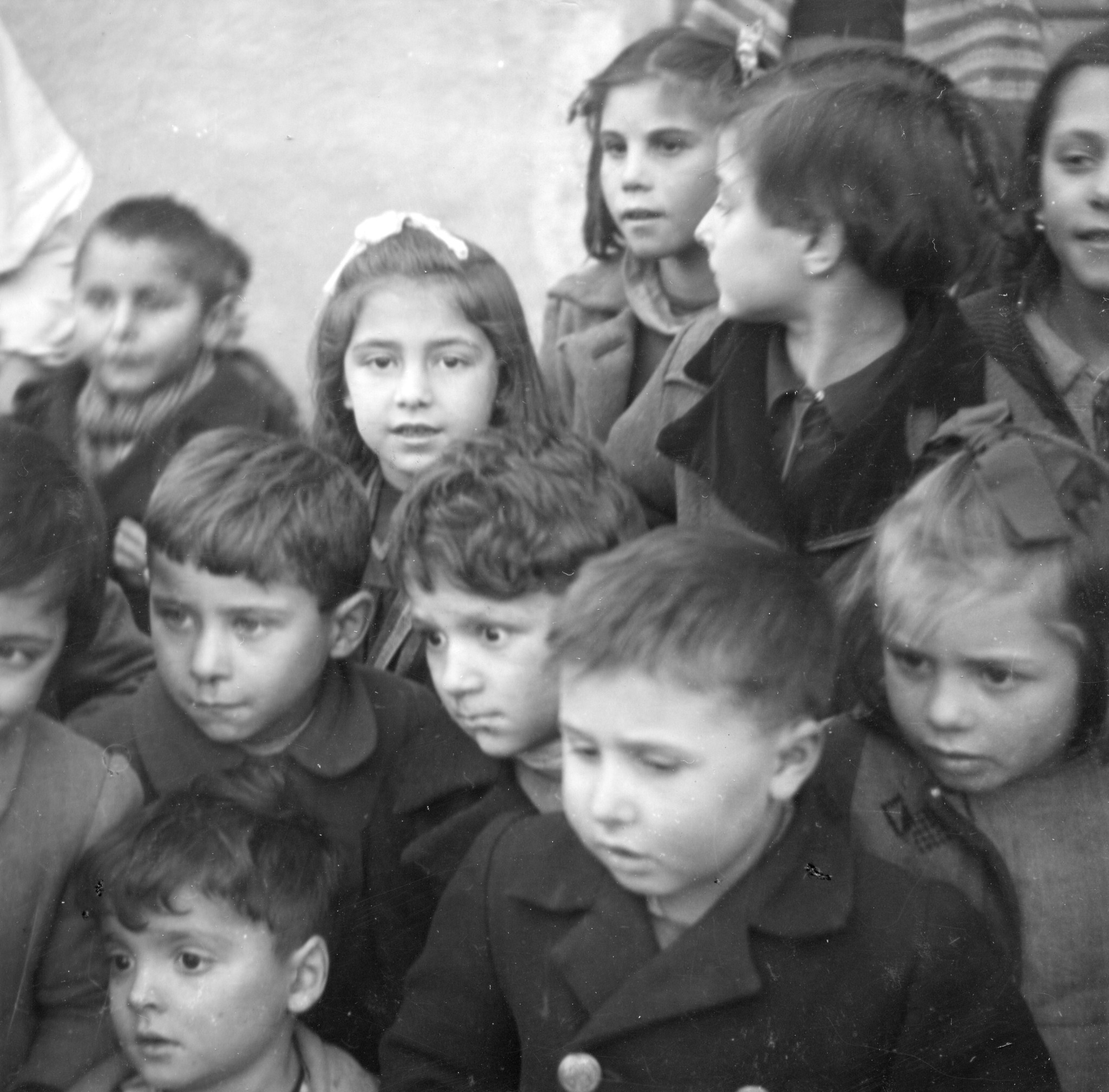 "Milano, Januar 1946. L'Asilo italo-suisse"; Kinderschar