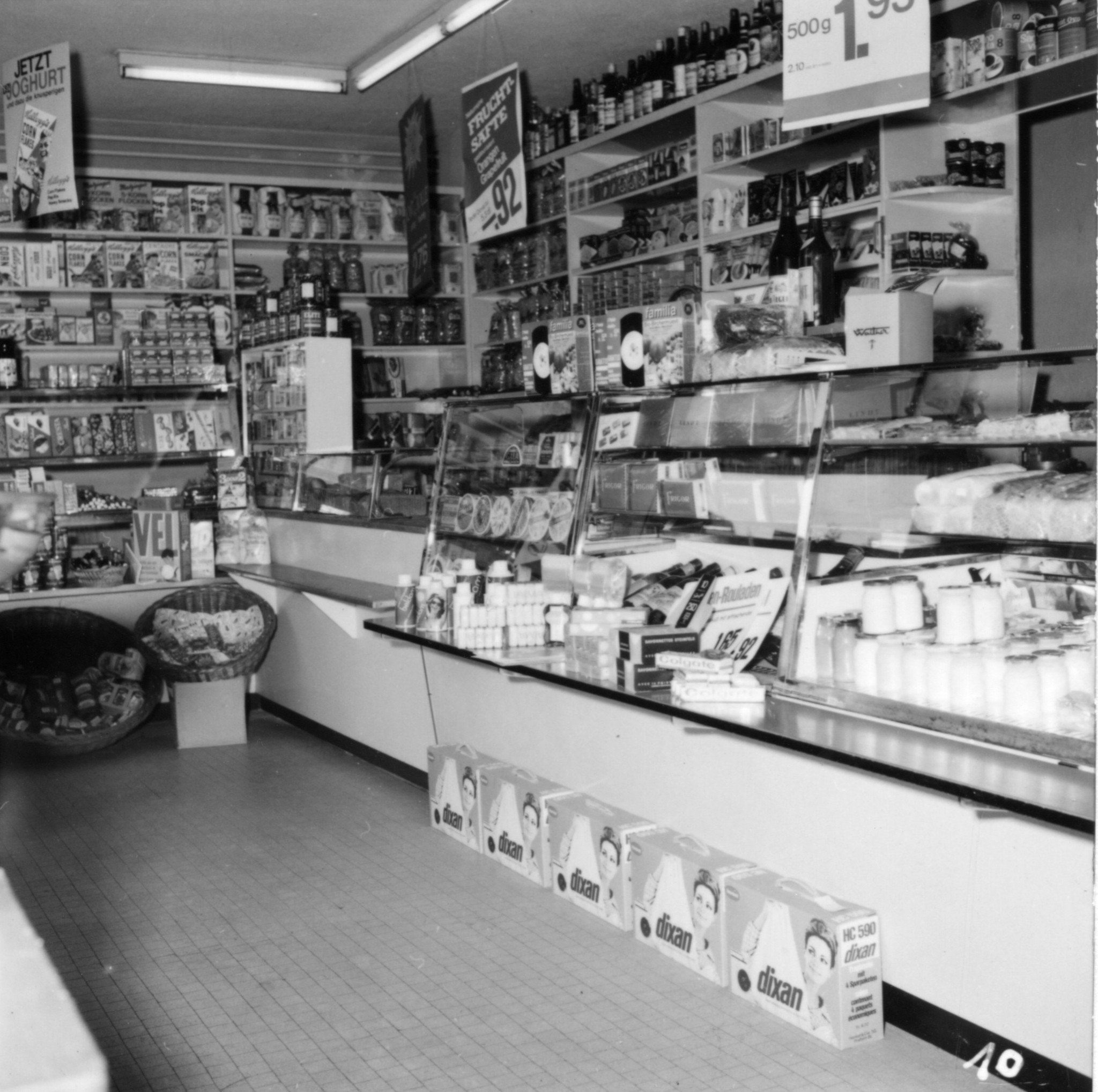 Laden des Lebensmittelvereins Zürich an der Zürichstrasse 89 in Goldbach / Küsnacht: Ladentheke