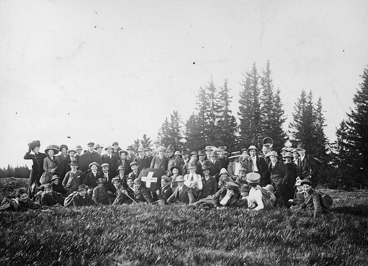 Bataillon auf Rigi - Gruppenporträt der Wandervögel (1910)