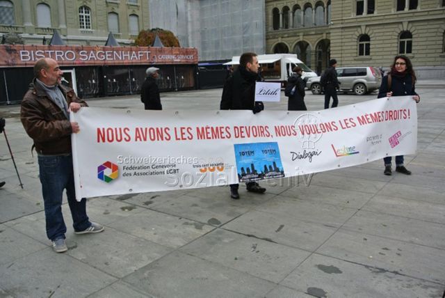 Kundgebung in Bern gegen die Familieninitiative der CVP (16.11.2013, Bern) – "Nous avons les mêmes devoirs, nous voulons les mêmes droits!"