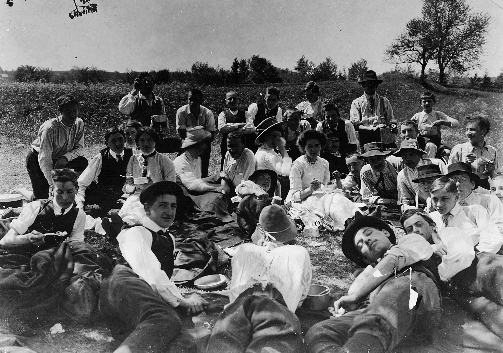 Gruppenporträt vor der Wandervogel-Landsgemeinde auf der Kyburg (1910)
