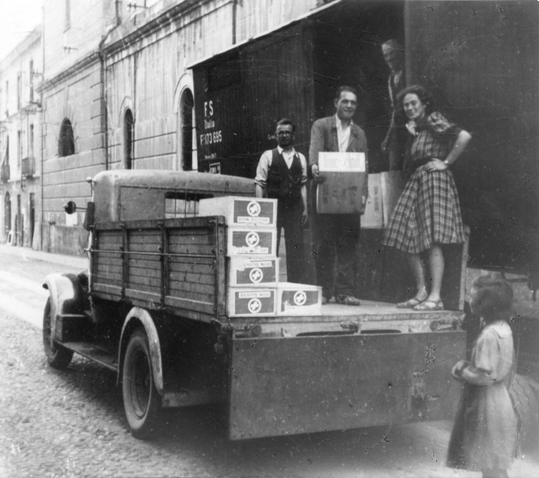 "Torino, Sommer 1946. Abladen der eben angekommenen Lebensmittel der Schweizer Spende"