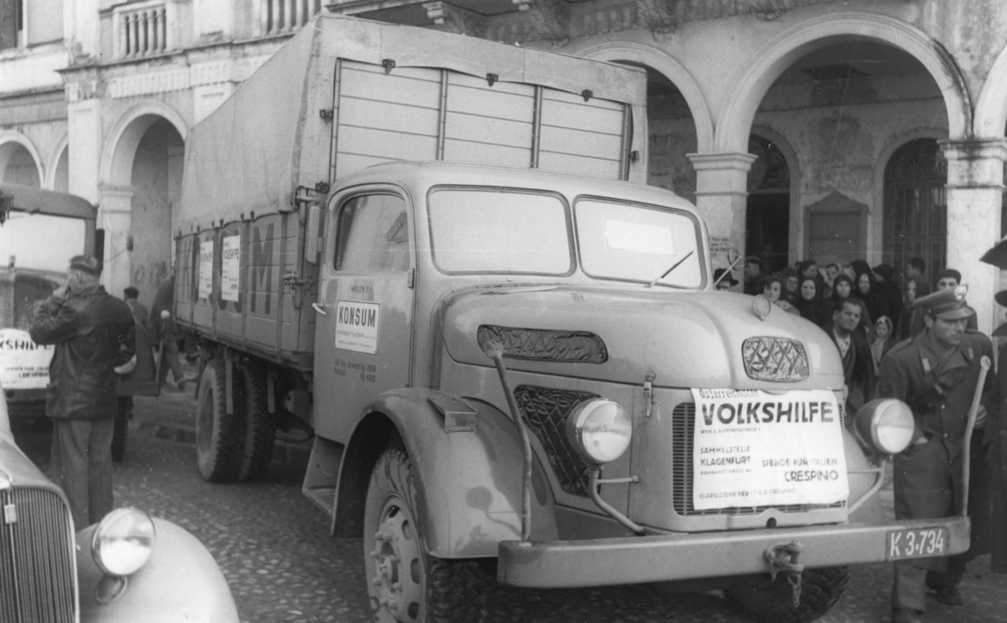 "Autokolonne nach Crespino"; Spendeaktion der Volkshilfe Wien für Crespino/Italien nach einer Hochwasserkatastrophe