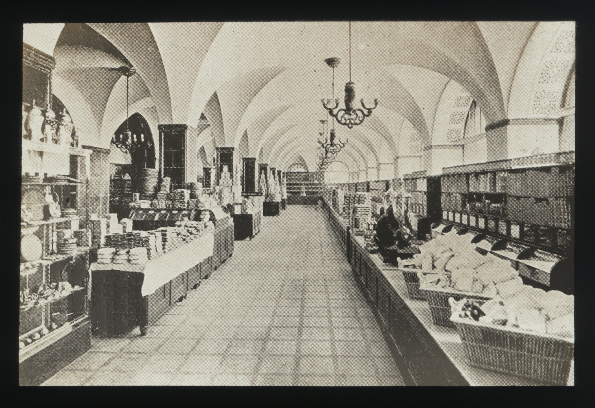 Alte Aufnahme (undatiert) der Lebensmittelhalle im St. Annahof LVZ