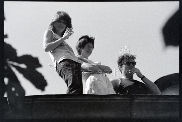 Aktion auf dem Zürichsee, am Ufer, rechts: Luigi Archetti