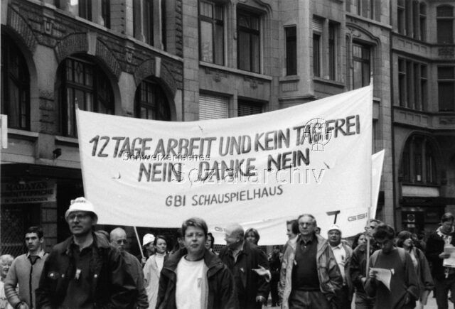 1. Mai-Umzug 1996, Zürich: "12 Tag Arbeit und kein Tag frei: Nein danke, nein"
