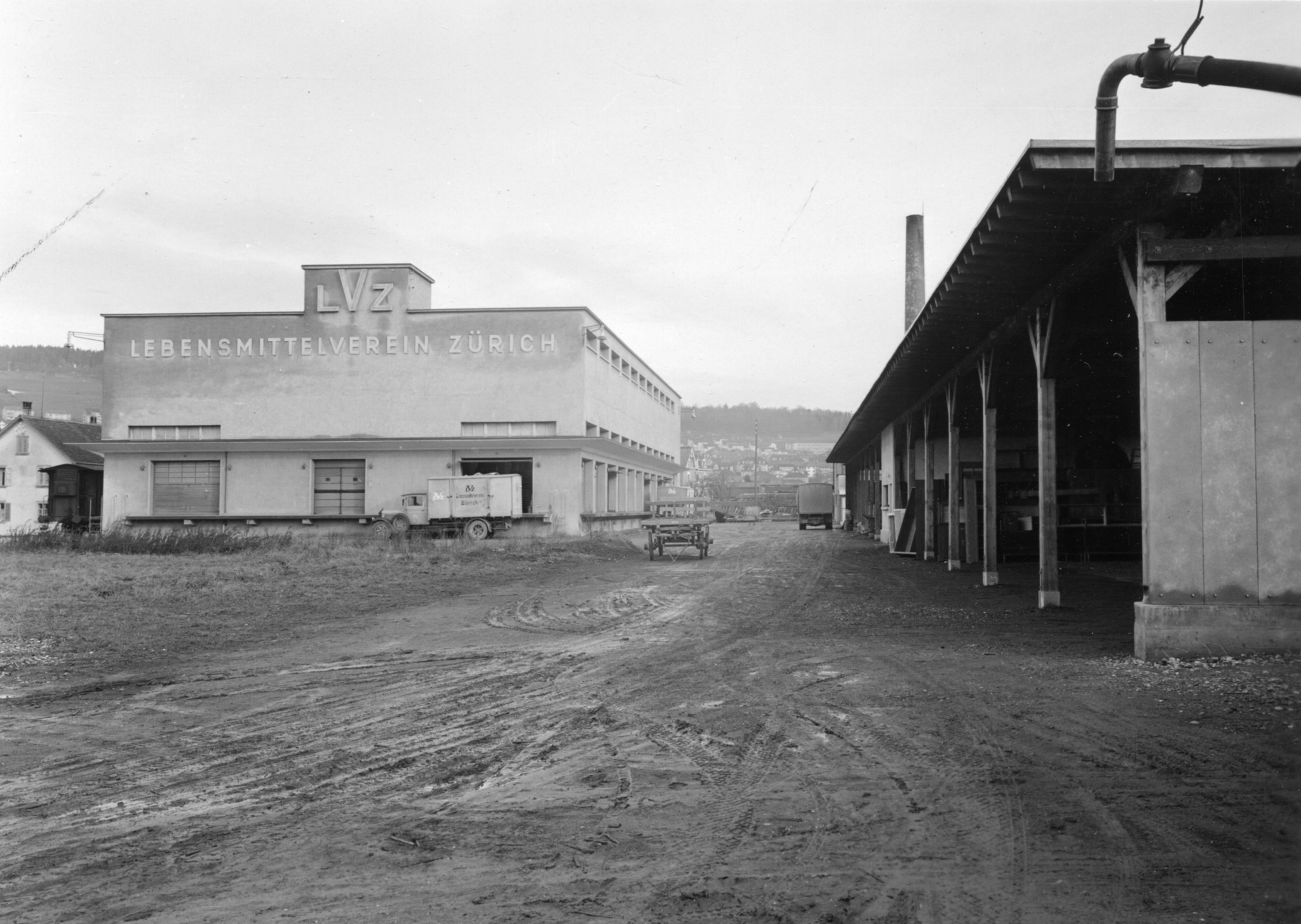 Holzlager des Lebensmittelvereins Zürich an der Turbinenstrasse
