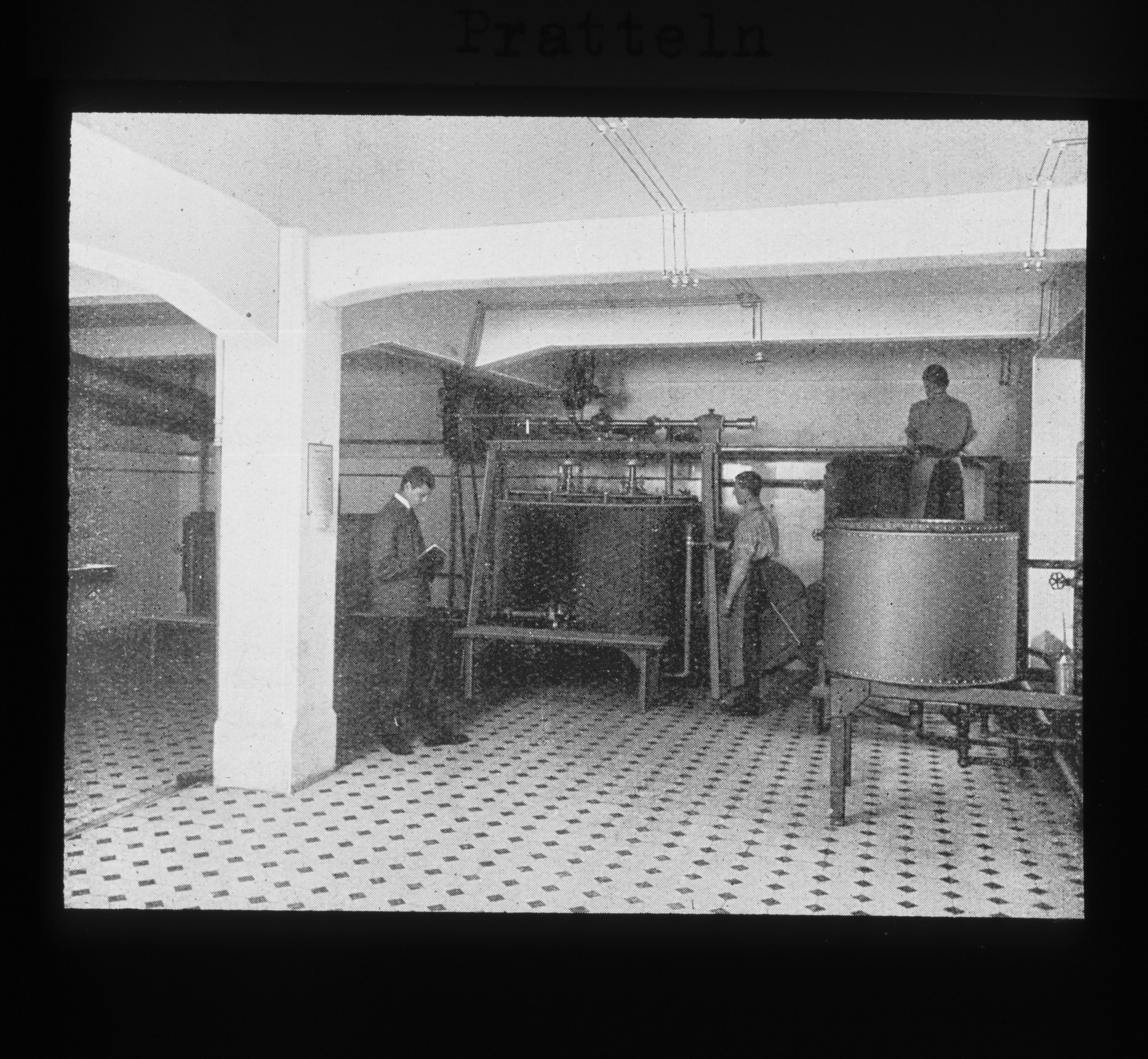 Dia: Fett-Siederei des V.S.K. (Verband schweizerischer Konsumvereine) in Pratteln.