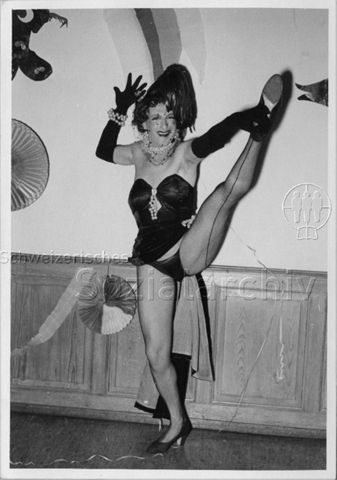 Bertie Wolf als Transvestit am Fasnachtsbal im "Kreis" - 1954