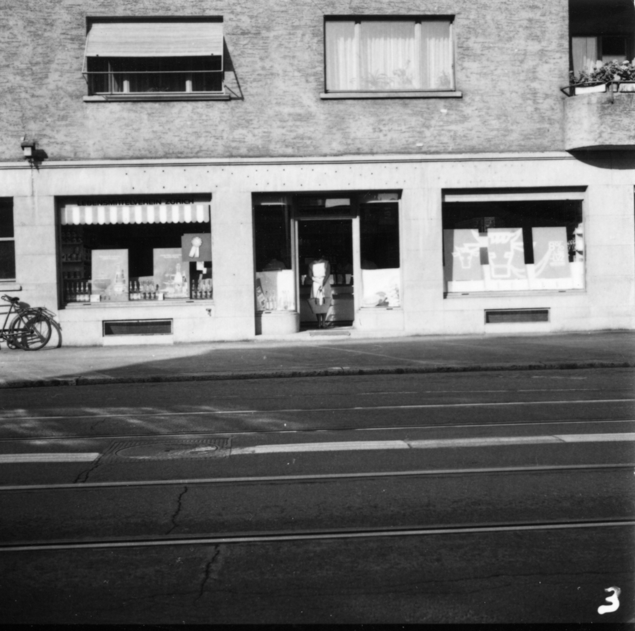 Laden des Lebensmittelvereins Zürich an der Seestrasse 352 in Zürich: Aussenansicht