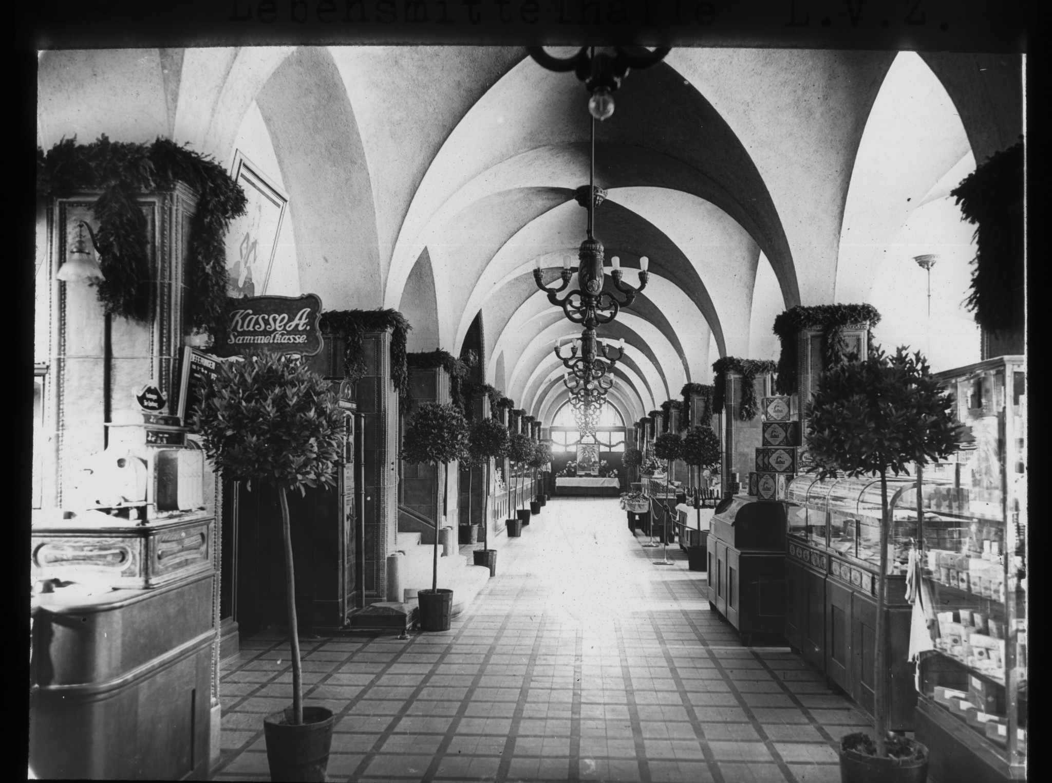 Dia: Lebensmittelhalle St. Annahof.