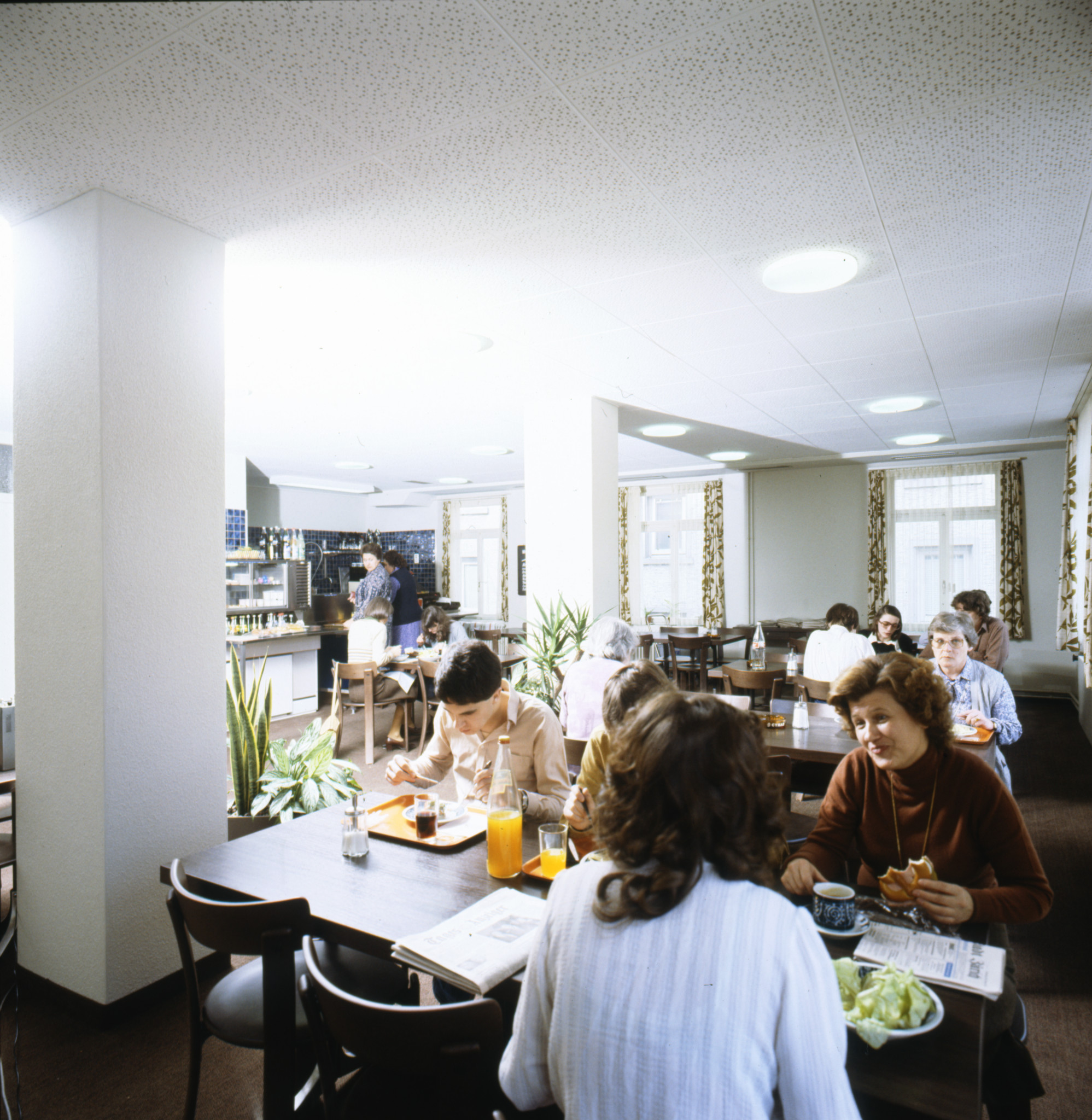 Selbstbedienungsrestaurant, ca. 1980