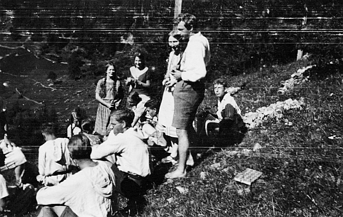 Wandervögel der Wandervogel-Ortsgruppe Winterthur in Engadin - Lagerleben (vermutlich) (1926)