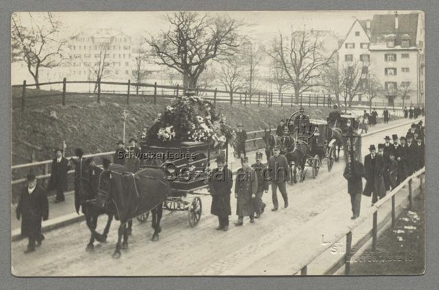 Trauerzug in der Kesselhaldenstrasse, St. Gallen, um 1920