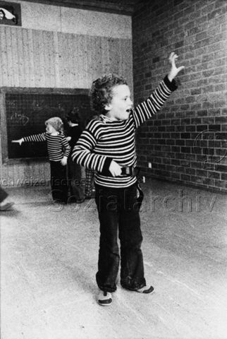 "Kindergarten" - Kinder beim Spielen; um 1980
