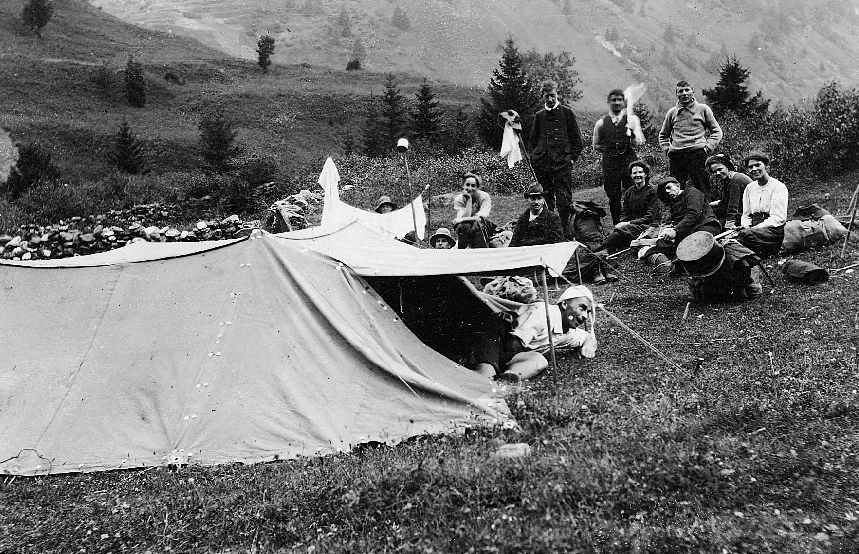 Wandervögel in einem Zeltlager bei Ghirone (1912)