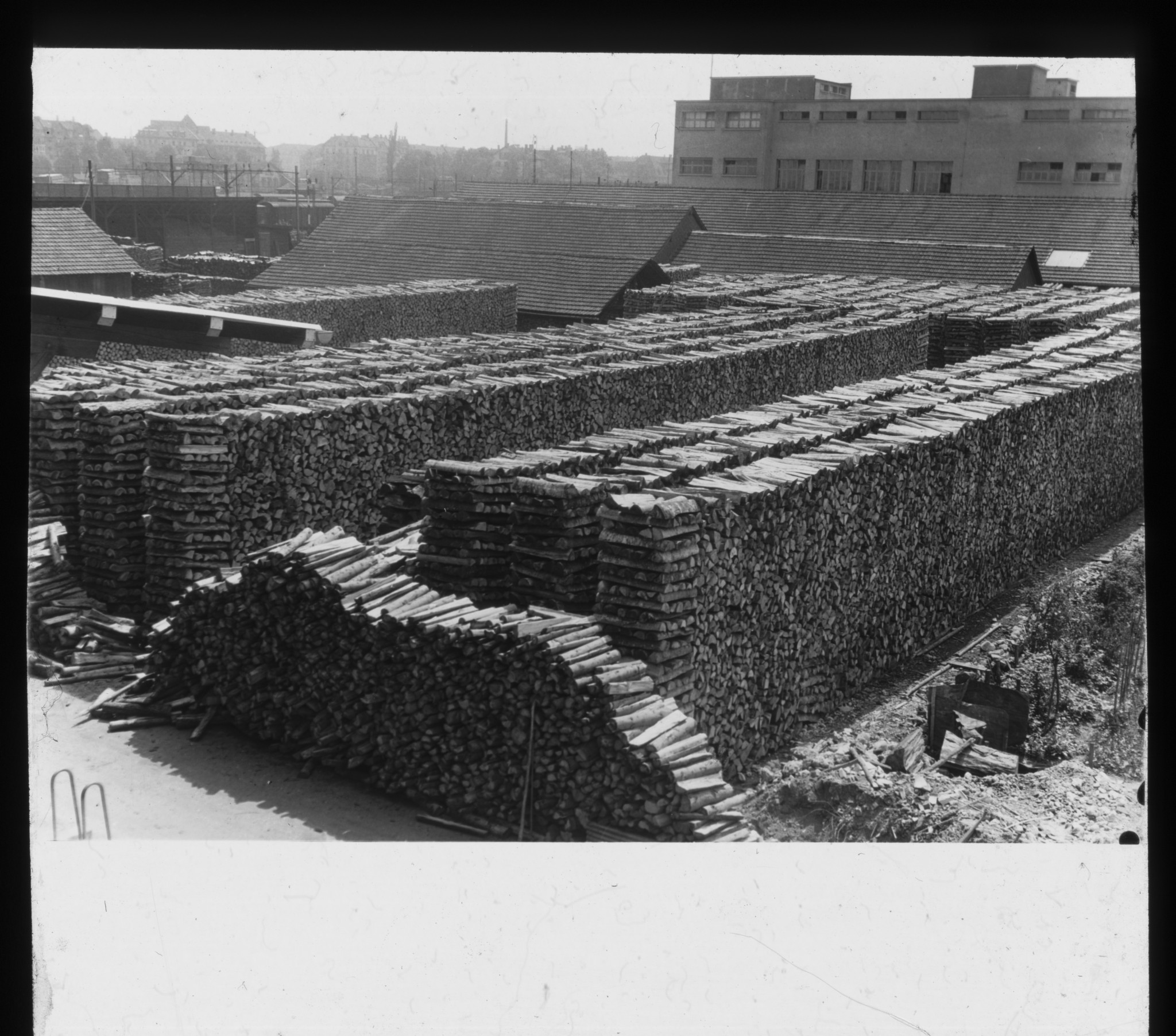Dia: Brennmateriallager des LVZ an der Turbinenstrasse, Holz.
