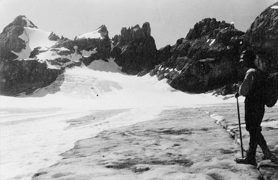 Wandern in den Bergen: Bochschingel und Teufelsstöcke, ganz rechts Speichstock [Tüfels Stöck, Bocktschingel] - Ein Gletscher sichtba