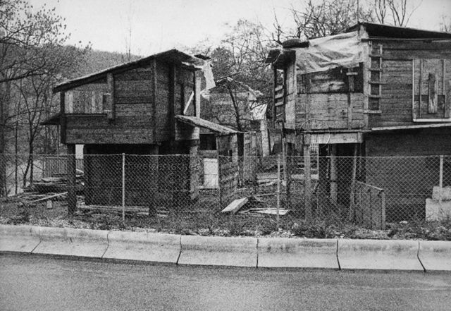 "Robinsonspielplatz Münchenstein" - Holzhütten; 1974