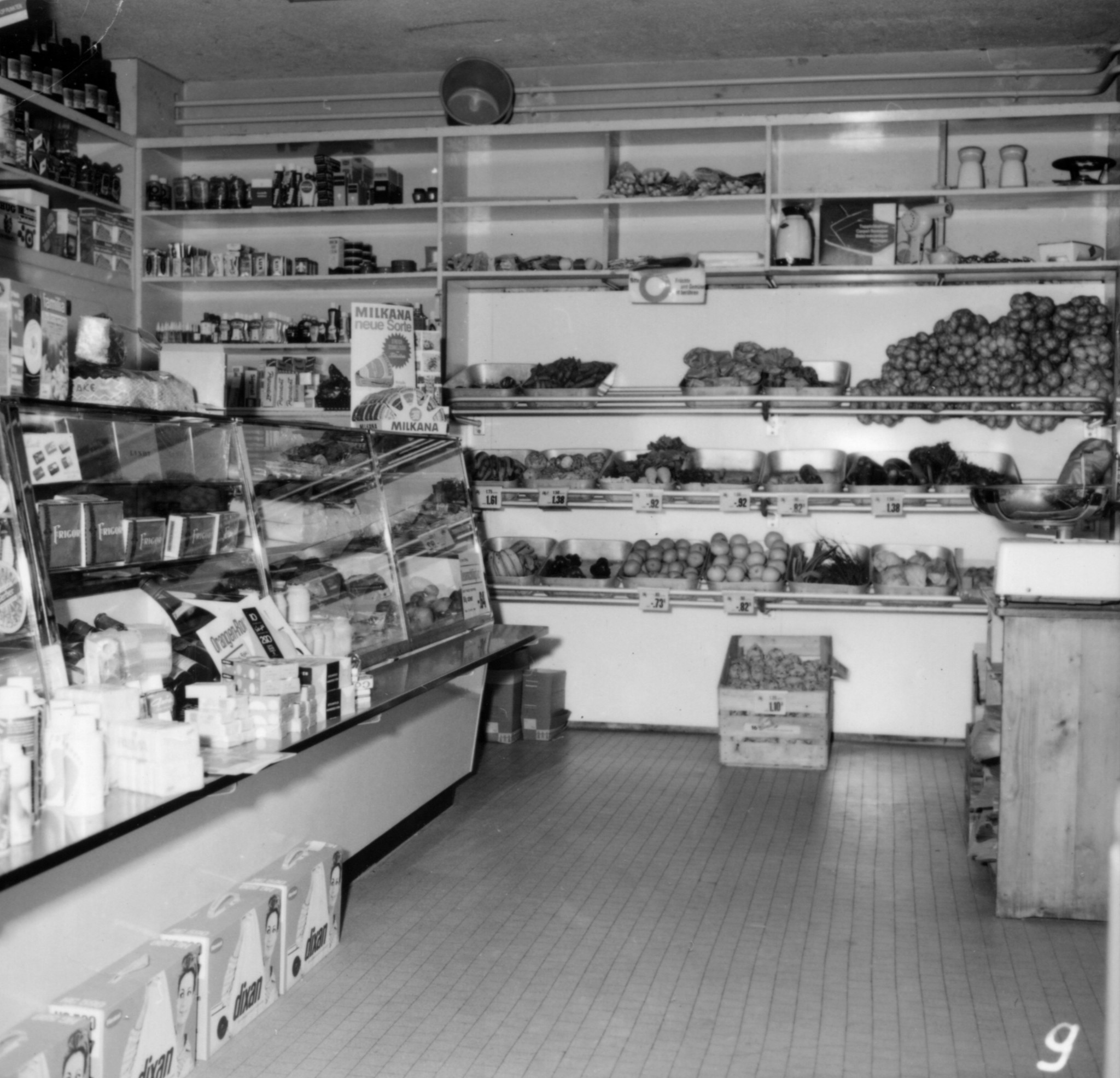 Laden des Lebensmittelvereins Zürich an der Zürichstrasse 89 in Goldbach / Küsnacht: Ladentheke