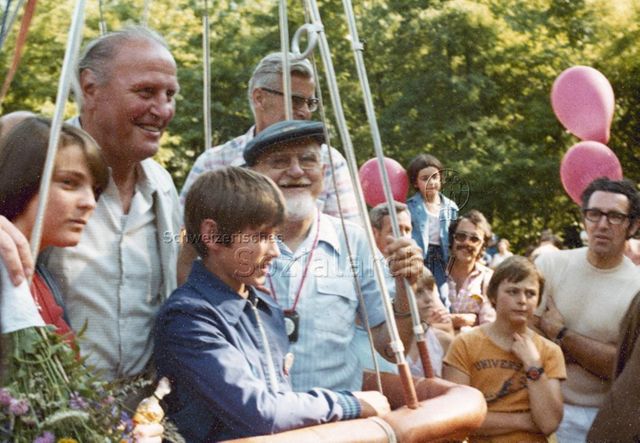 Bosco della Bella, Feriendorf für kinderreiche Familien - 1. August-Feier, 2. v.l. ist Willi Ritschard; 01.08.1977