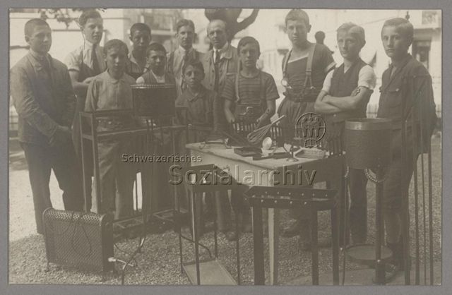 Lehrlingsarbeiten von Metallarbeitern, um 1930, Schweiz