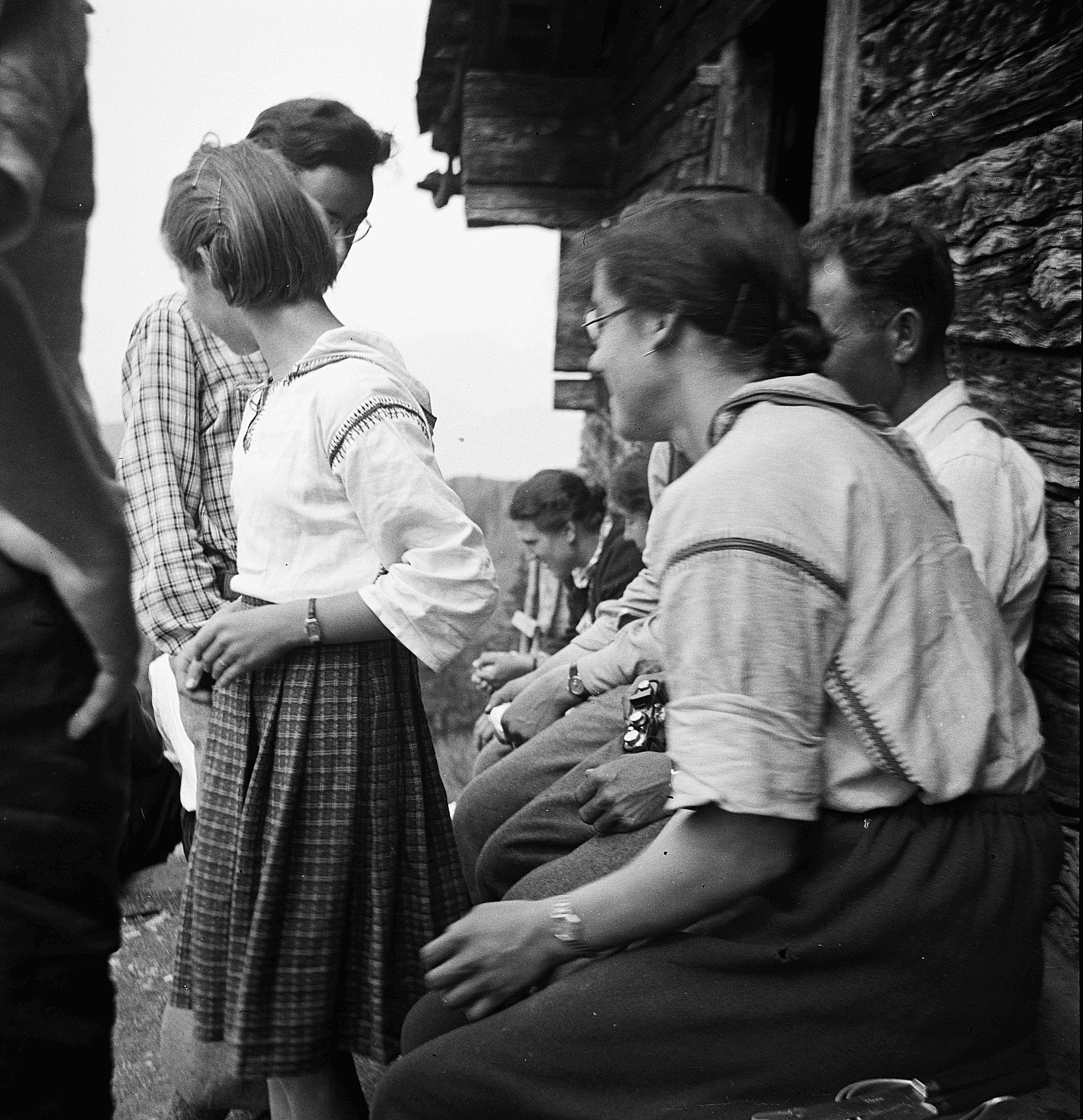 Hütten-Usrumete Prestenburg - Wandervögel vor der Hütte (1938)